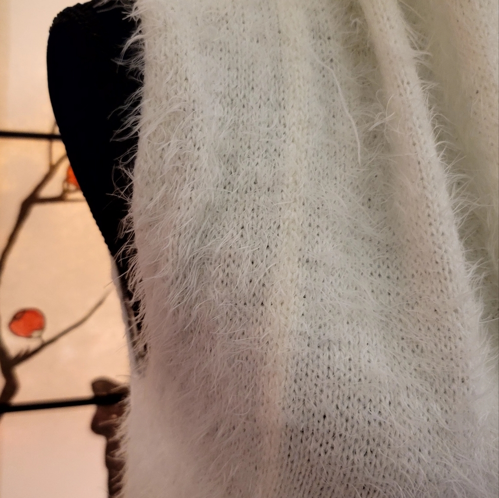 JEANINE PIERRE FUZZY CREAMY LADIES VEST WITH CROCHET BACK/SIZE MEDIUM/ELEGANT - Picture 10 of 13